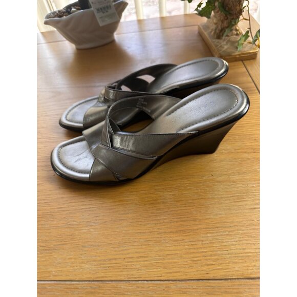 Caressa Size 10M Metallic Silver Strappy Wedge Sandals - Picture 11 of 16